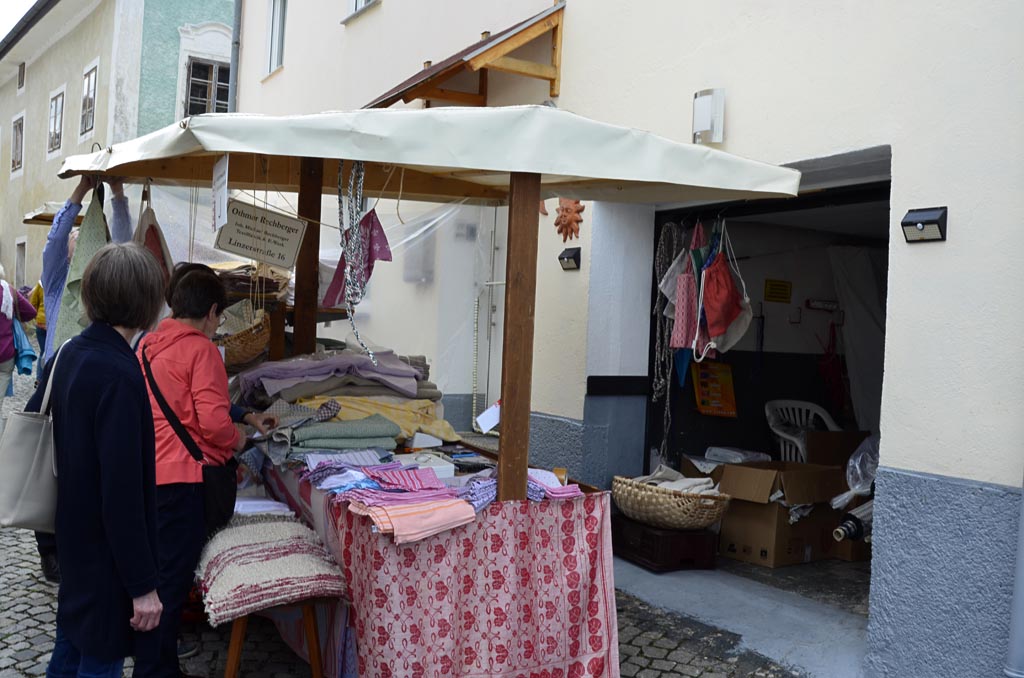 Free Download: Tips for Fabric  Self-Purchase. We offer bespoke tailoring for ladies and gentlemen. If you bring your own fabrics, please consider the following recommendations!